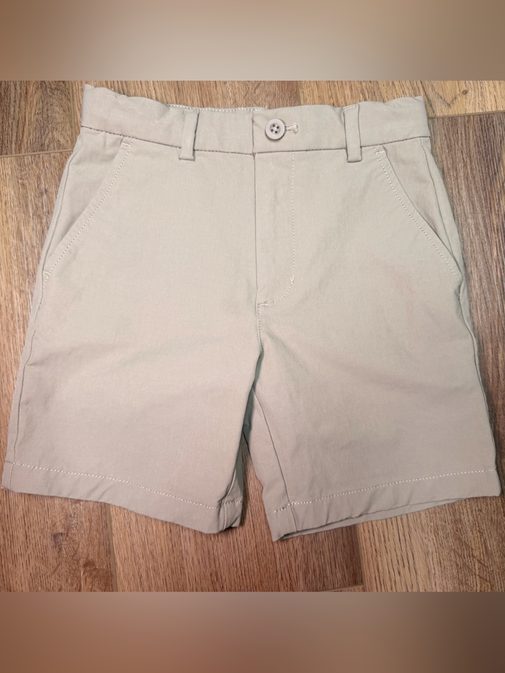 Vineyard Vines Boys Size 5 Khaki Performance Shorts Preppy Chino Golf Uniform